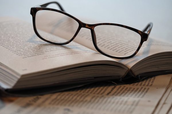 学信网自考系统注册页面截图，显示手机验证码输入框与实名认证流程，界面简洁专业